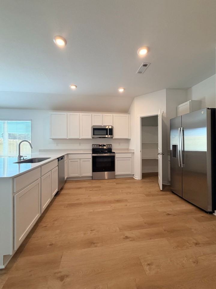 1644 Rambling Brook Dr - Photo 4 of 22