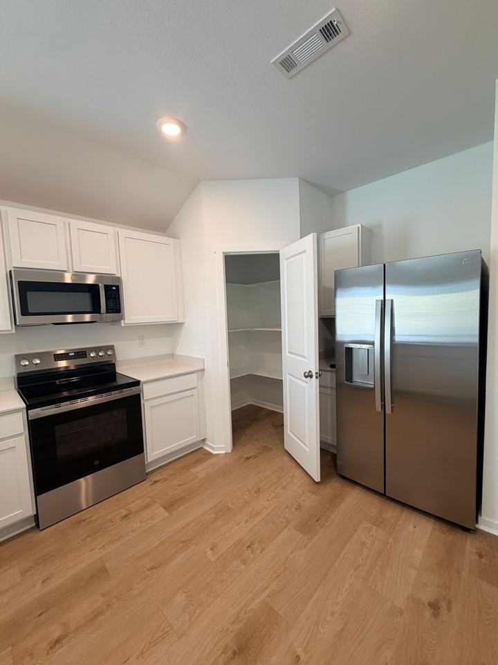 1644 Rambling Brook Dr - Photo 5 of 22