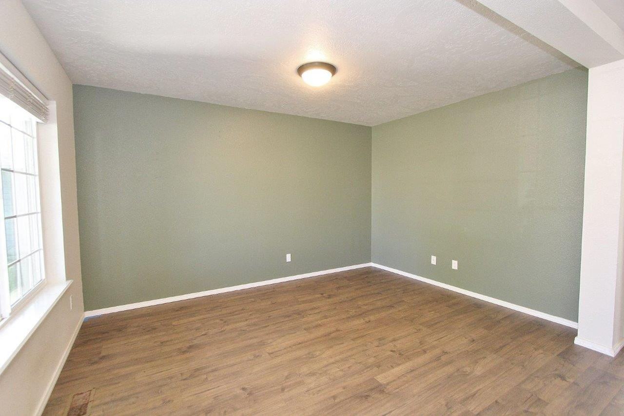13695 Pensacola St - Photo 4 of 29