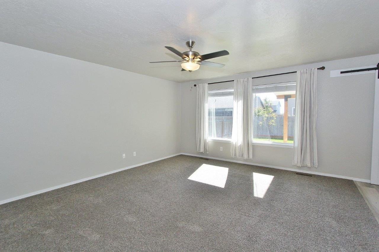 13695 Pensacola St - Photo 6 of 29