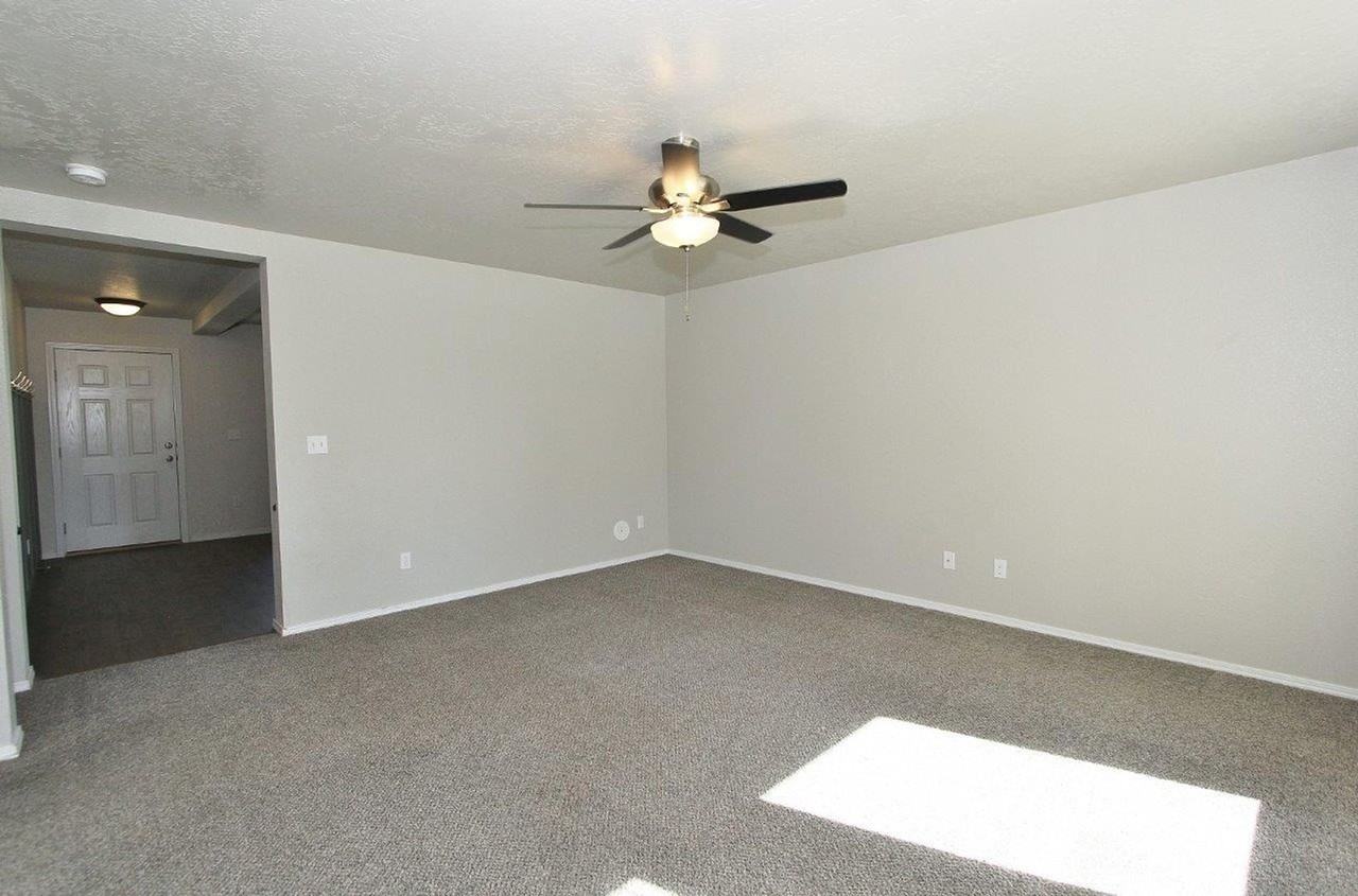 13695 Pensacola St - Photo 7 of 29