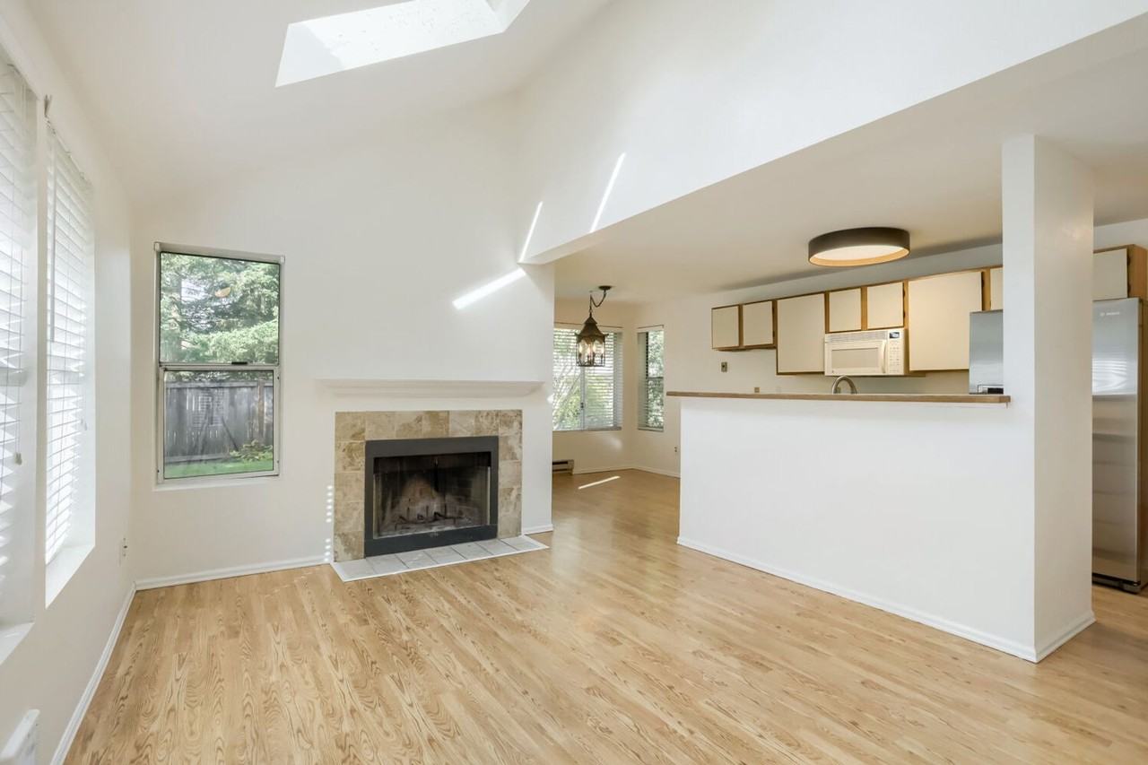 12749 Ne 132nd St - Photo 2 of 11