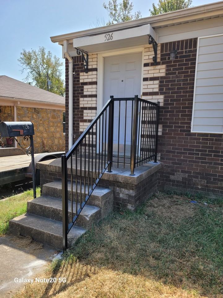 526 E Harmon Dr - Photo 2 of 14