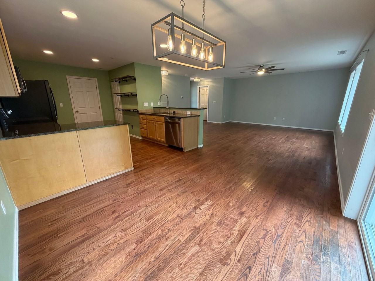 1924 Jensen Ave - Photo 6 of 28