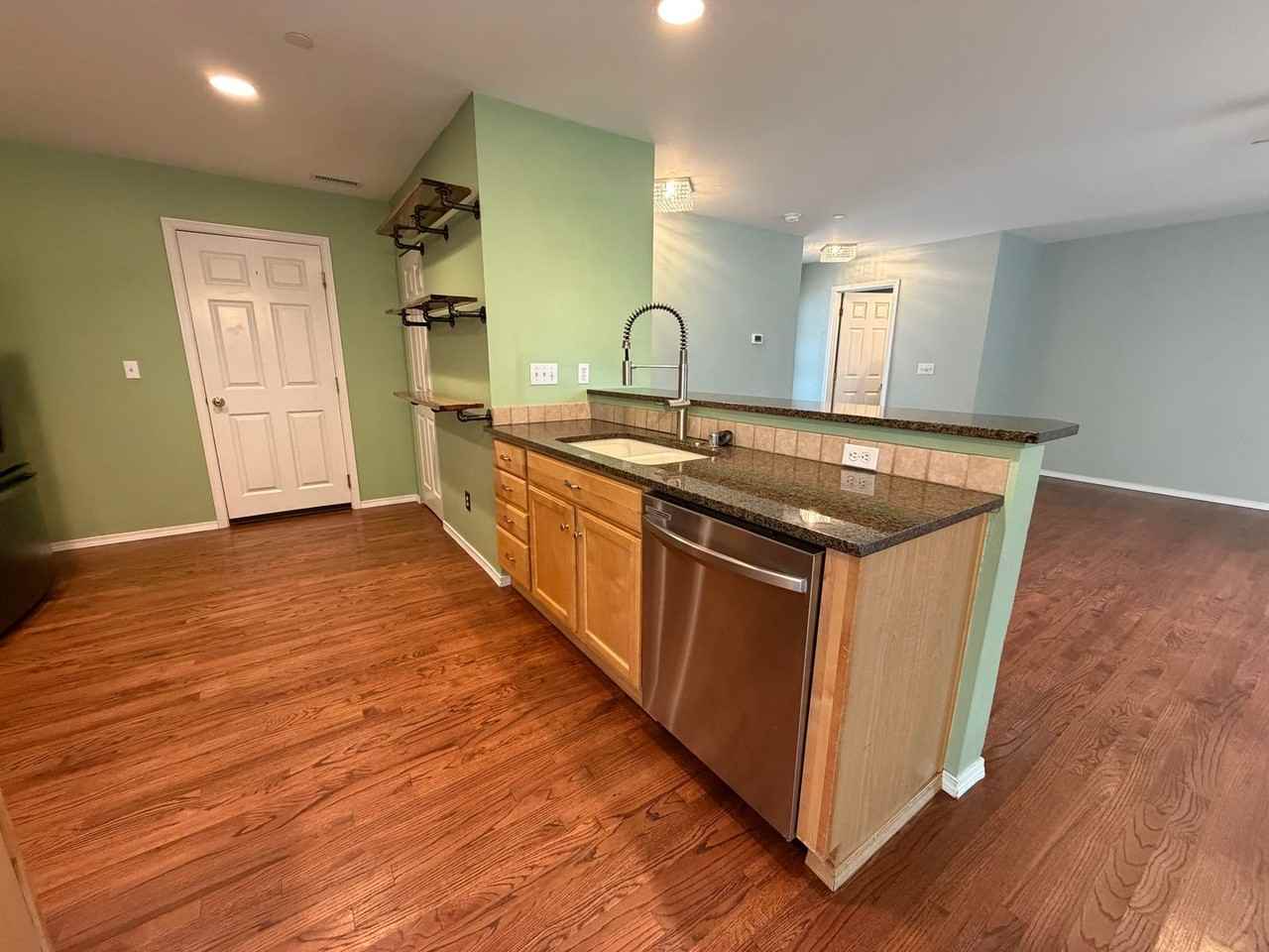 1924 Jensen Ave - Photo 7 of 28