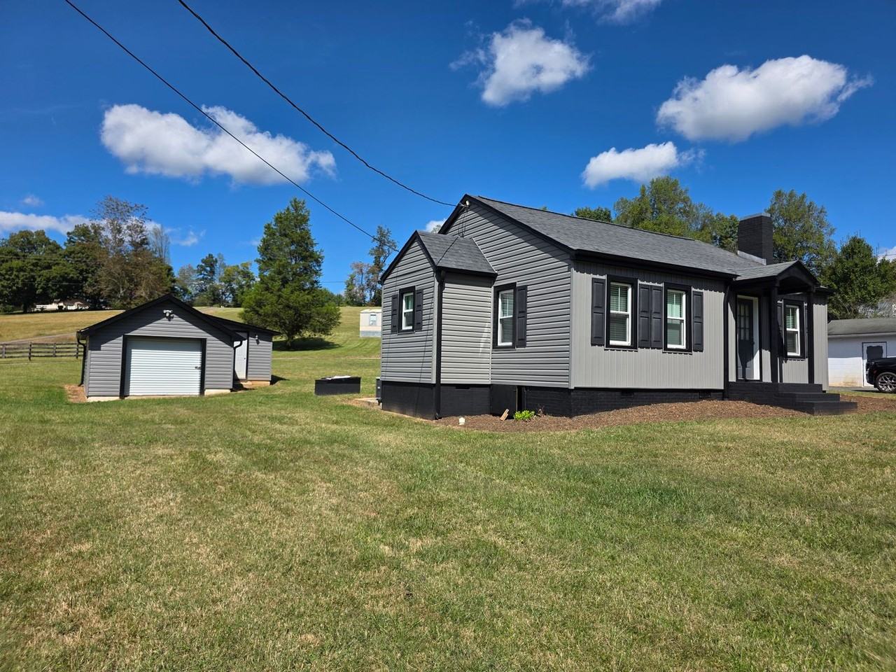 1358 Ararat Rd - Photo 4 of 22