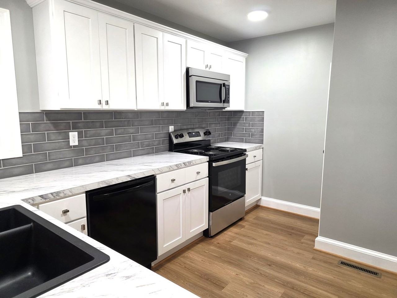 1358 Ararat Rd - Photo 5 of 22