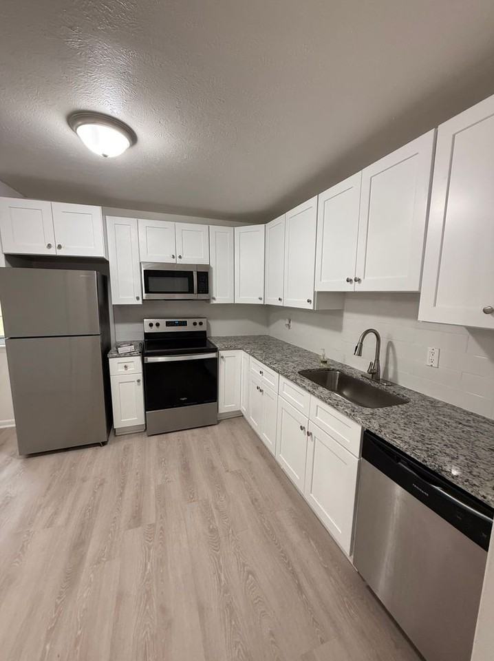 825 Oakcrest Dr - Photo 5 of 12