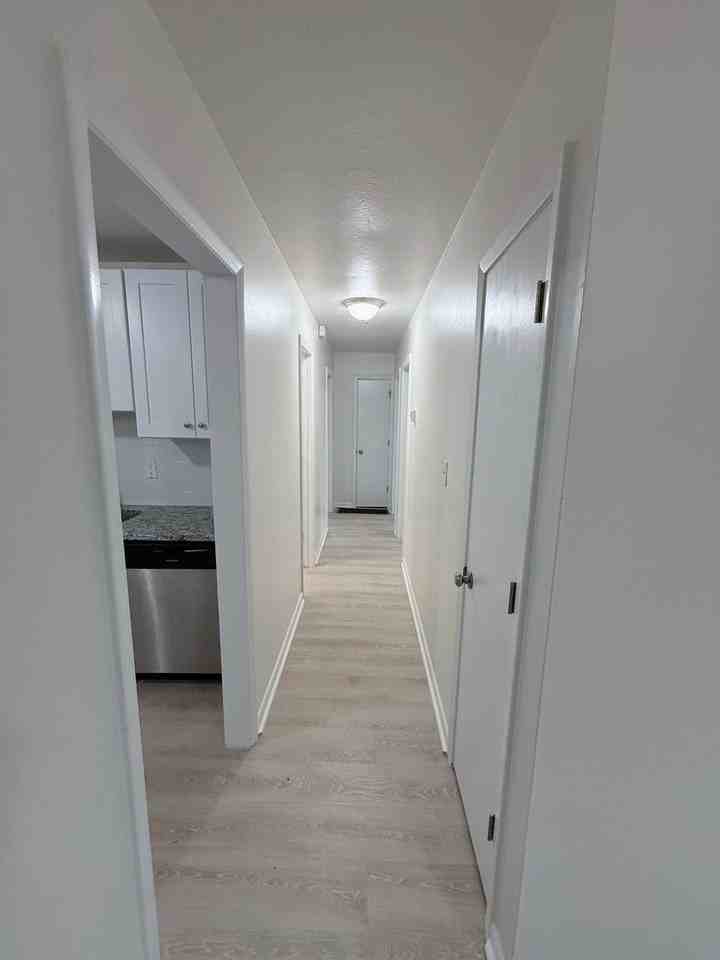 825 Oakcrest Dr - Photo 7 of 12