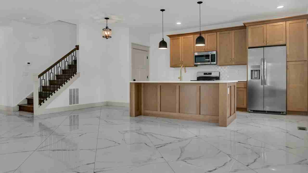1104 N Grant St - Photo 2 of 17