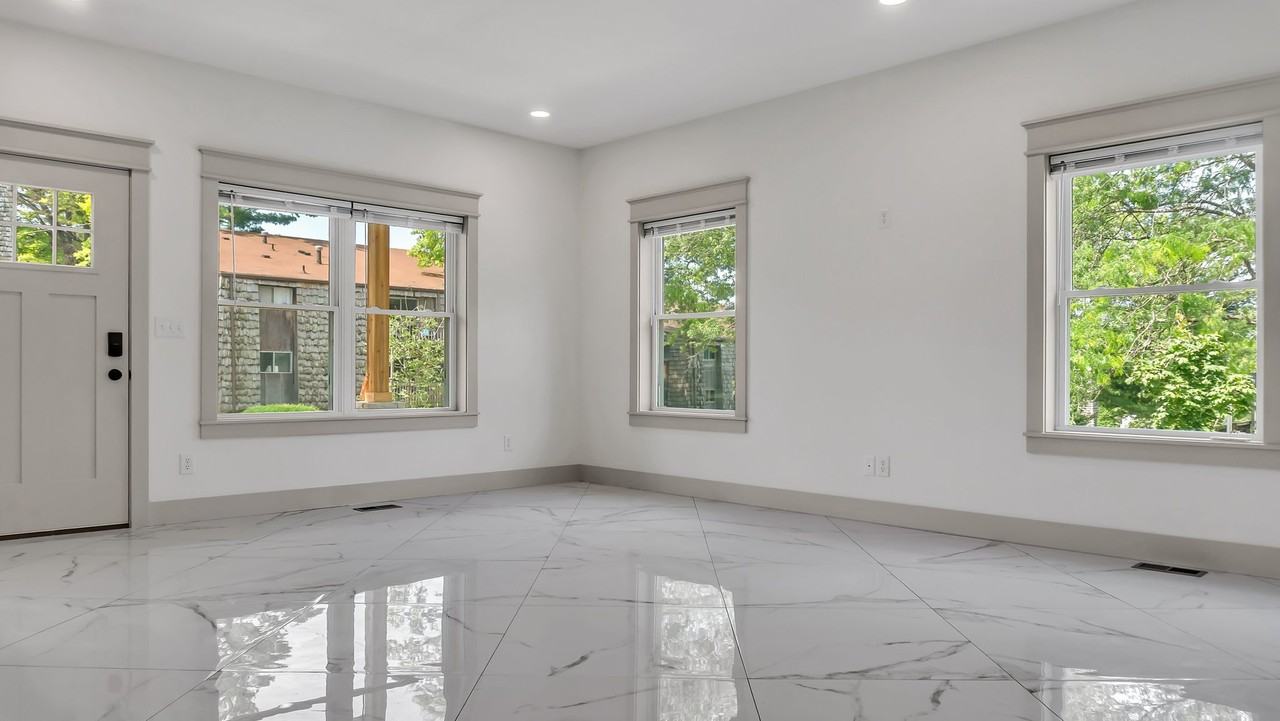 1104 N Grant St - Photo 4 of 17