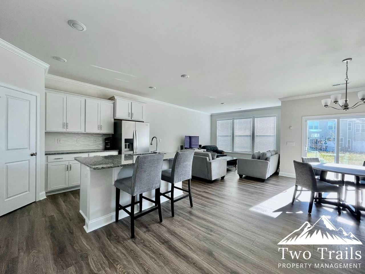 407 Creekview Rd - Photo 2 of 20