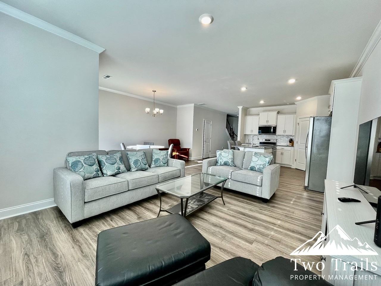407 Creekview Rd - Photo 4 of 20