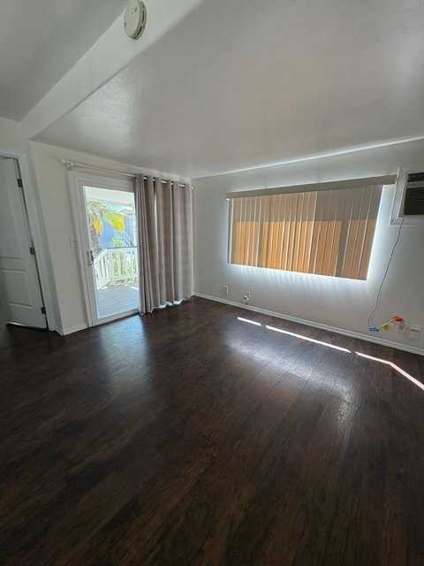 435 E Gardena Blvd - Photo 2 of 12