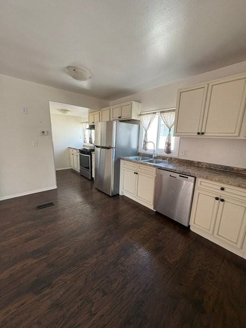 435 E Gardena Blvd - Photo 3 of 12