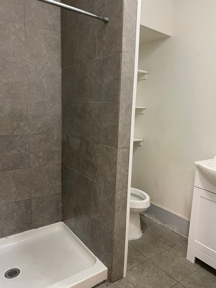 631 W Market St #1 - Photo 5 of 11