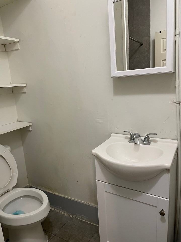 631 W Market St #1 - Photo 7 of 11