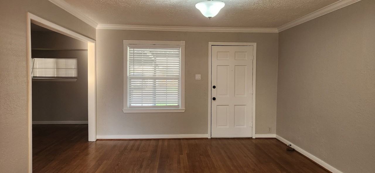 1807 Angeline St - Photo 4 of 20