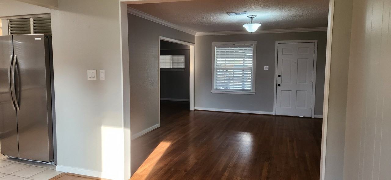 1807 Angeline St - Photo 5 of 20
