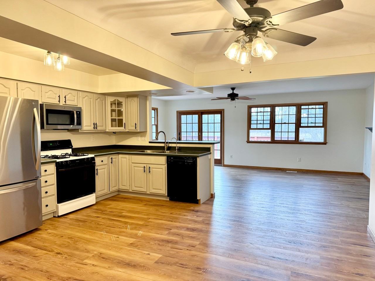 331 Gingham Ave - Photo 6 of 27