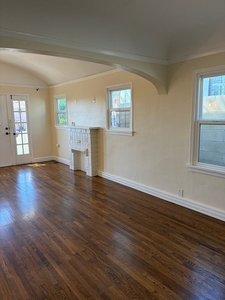 2746 E St - Photo 3 of 18