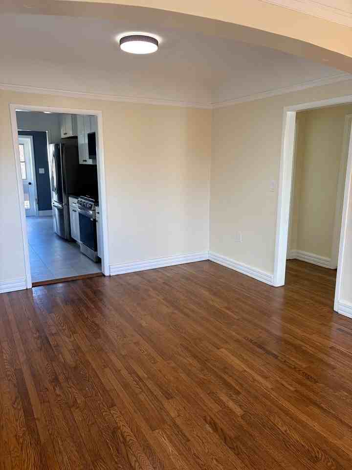 2746 E St - Photo 4 of 18