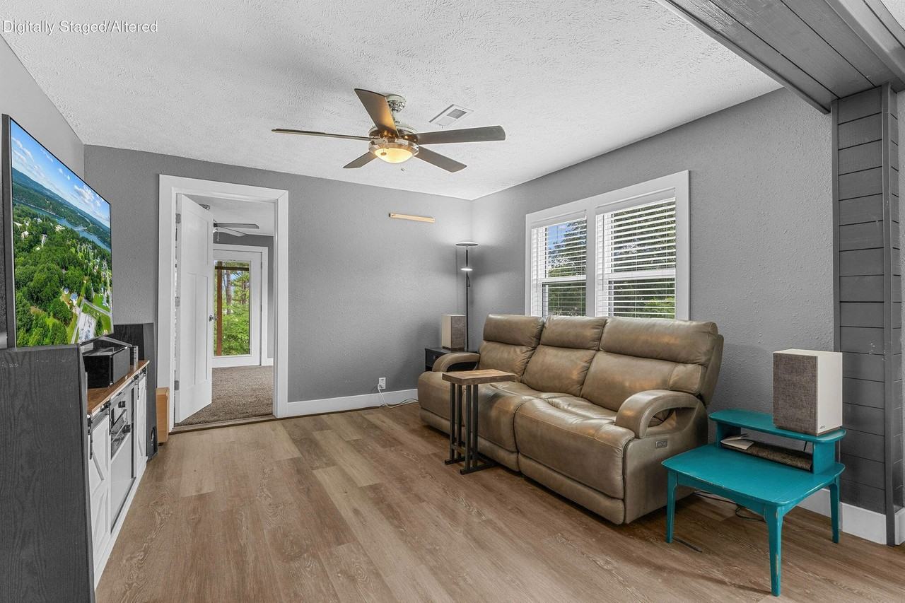 22059 Knob Hill Ln - Photo 2 of 10