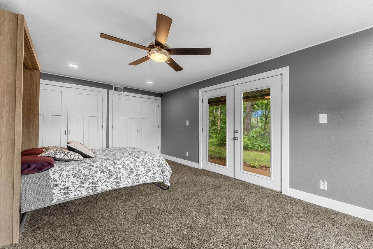 22059 Knob Hill Ln - Photo 3 of 10