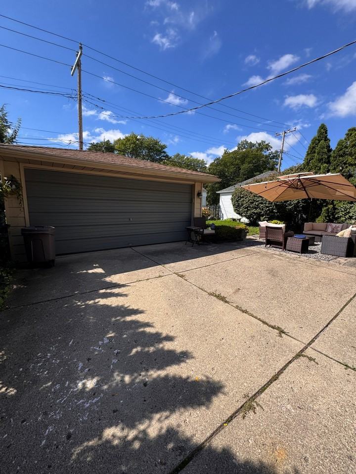 24719 Winona St - Photo 3 of 50