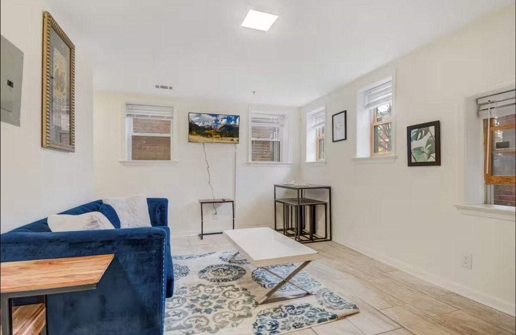 623 5th St Ne #6 - Photo 5 of 16