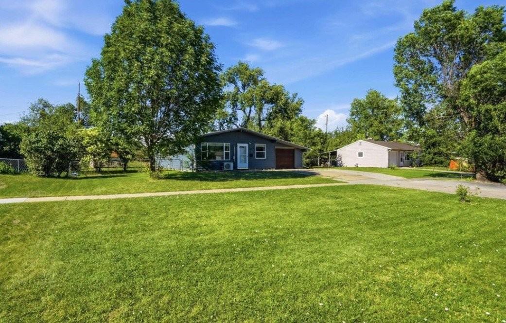242 E Fairmont Blvd - Photo 3 of 20