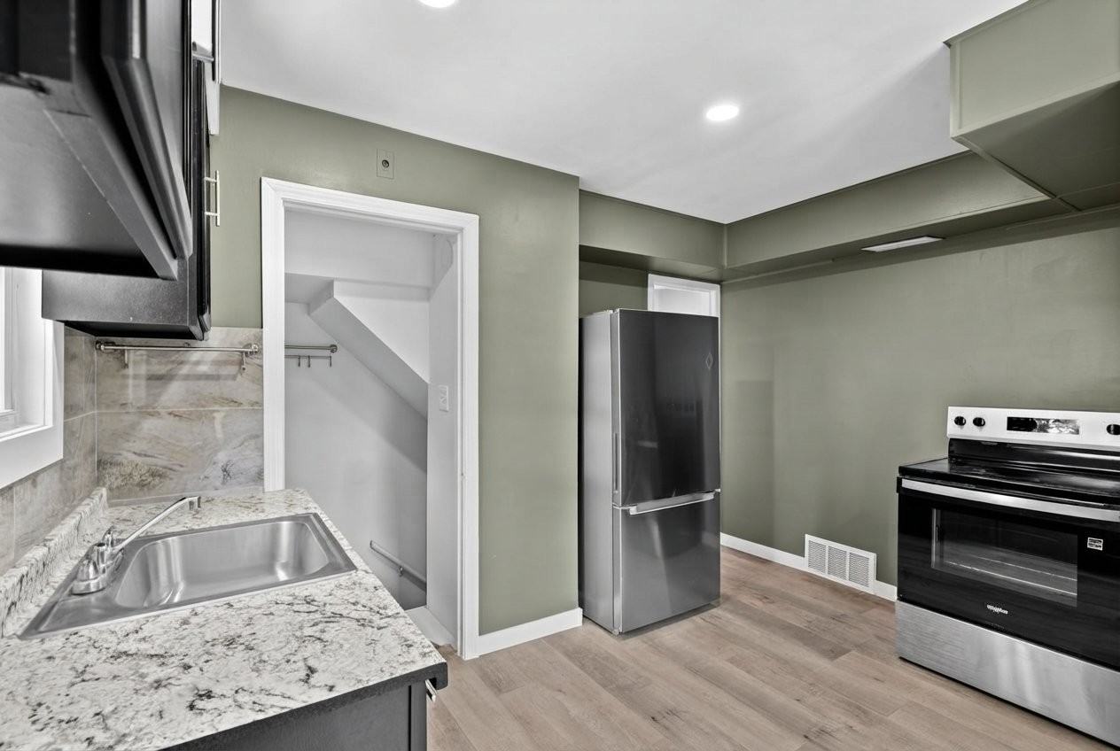 10147 Lanark St - Photo 3 of 20