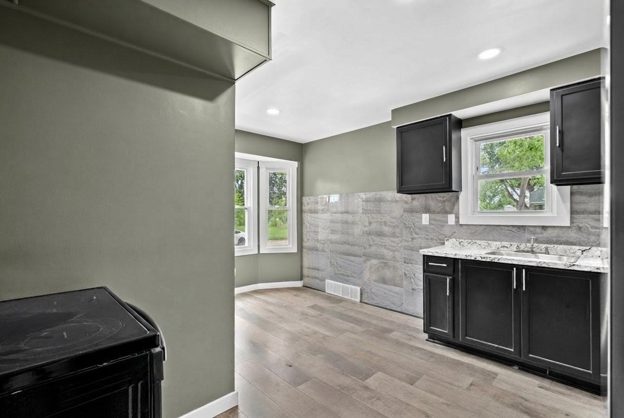 10147 Lanark St - Photo 4 of 20