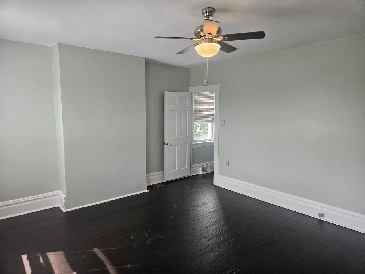 1220 Valley St - Photo 3 of 9