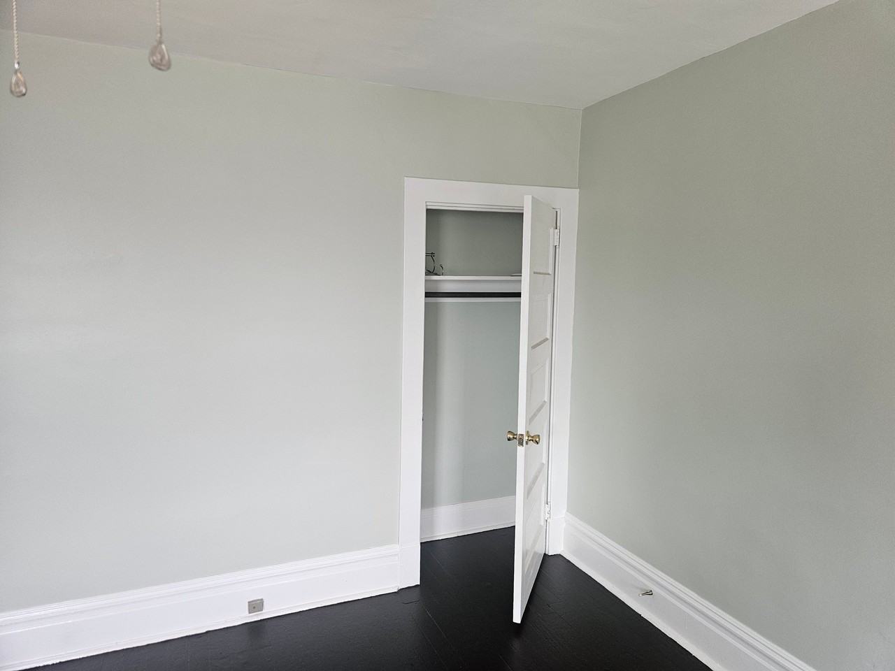 1220 Valley St - Photo 4 of 9