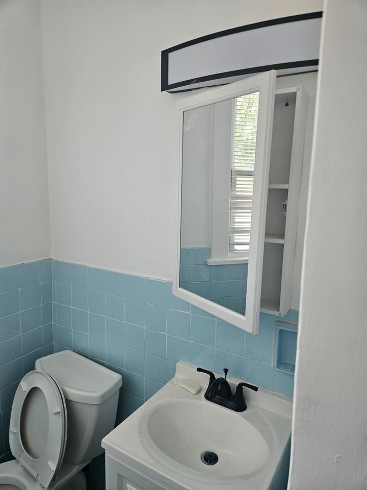 1220 Valley St - Photo 6 of 9