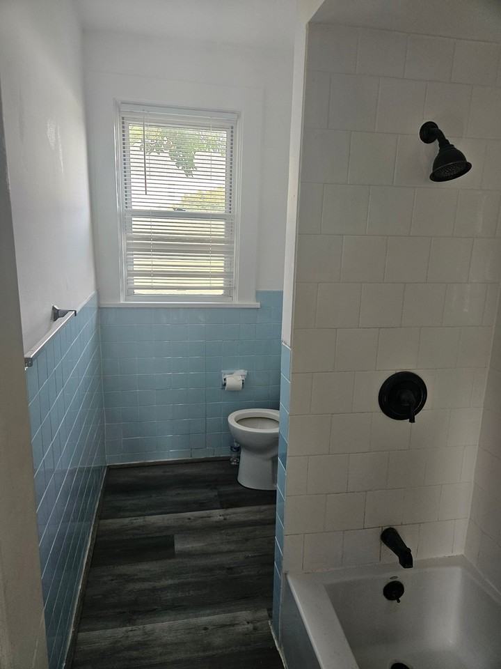 1220 Valley St - Photo 7 of 9