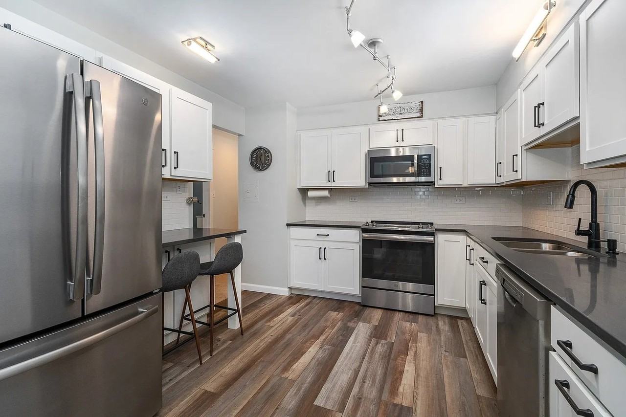 4248 Saratoga Ave - Photo 2 of 8