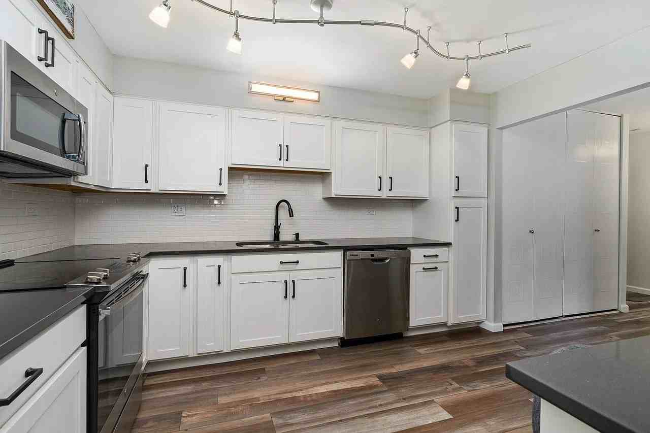 4248 Saratoga Ave - Photo 5 of 8