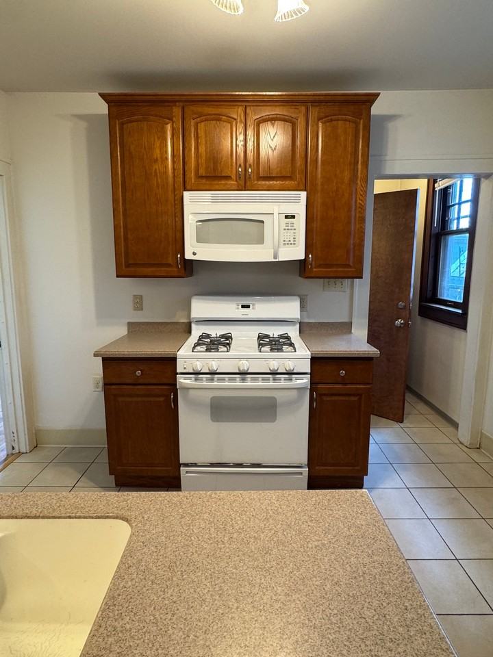 2622 N Stowell Ave - Photo 3 of 17
