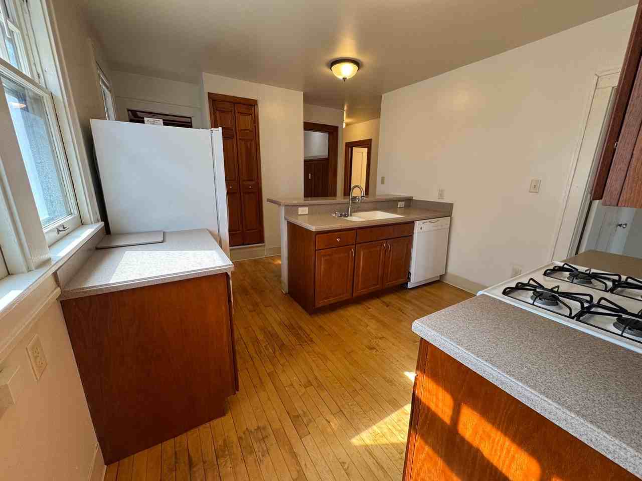 2624 N Stowell Ave - Photo 2 of 16