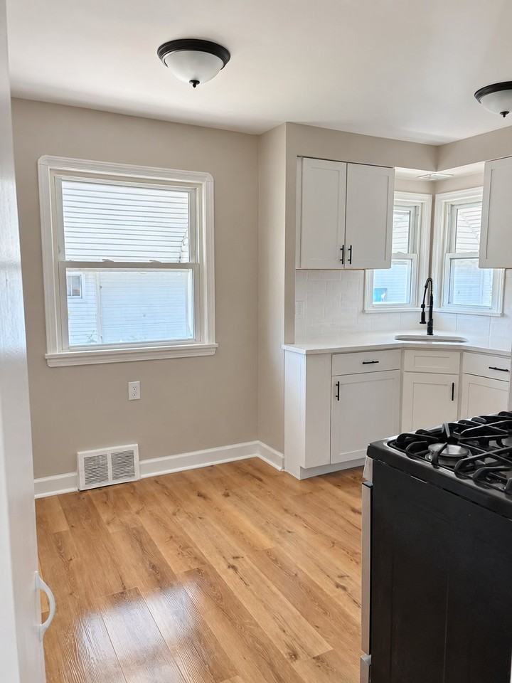 15916 Edgewood Ave - Photo 4 of 10