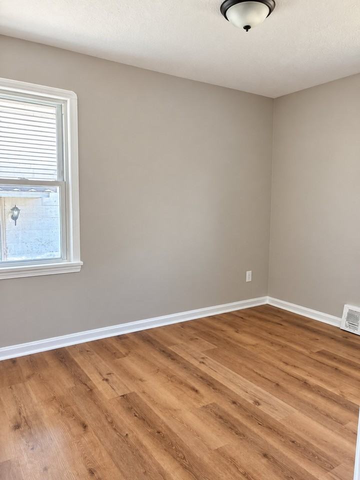 15916 Edgewood Ave - Photo 5 of 10