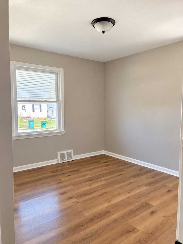 15916 Edgewood Ave - Photo 6 of 10