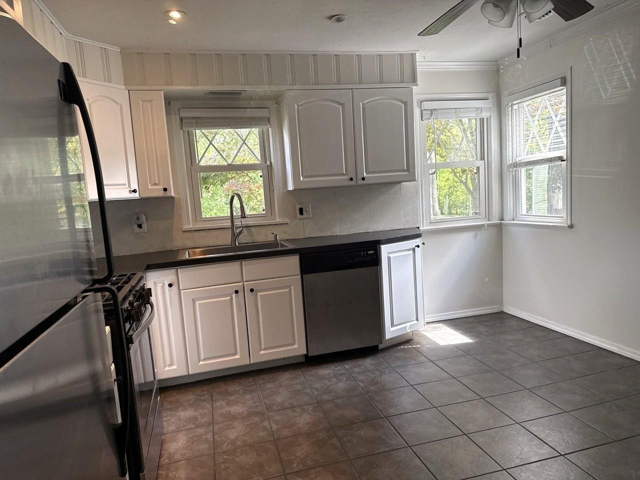 2813 Stark Dr - Photo 4 of 10