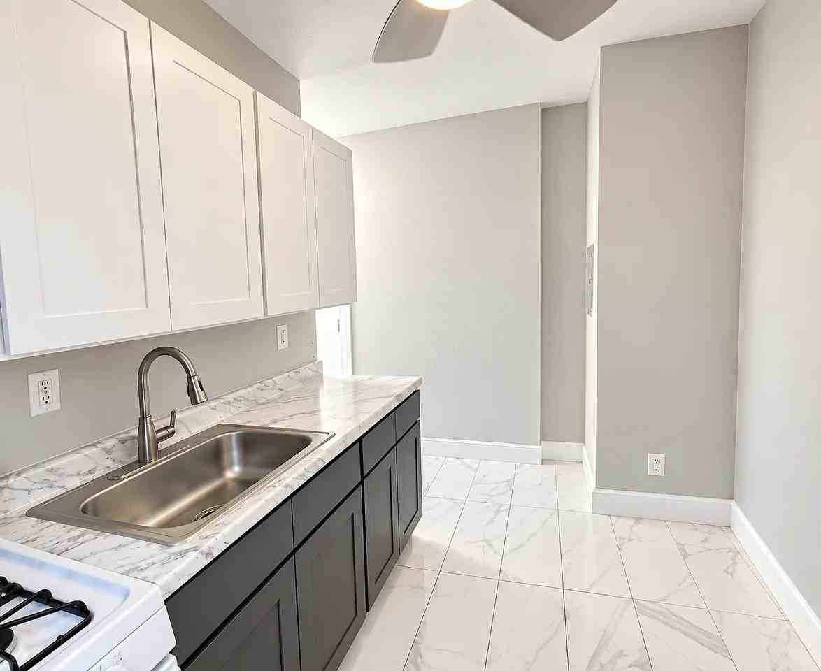 192 Carroll St #53 - Photo 3 of 7