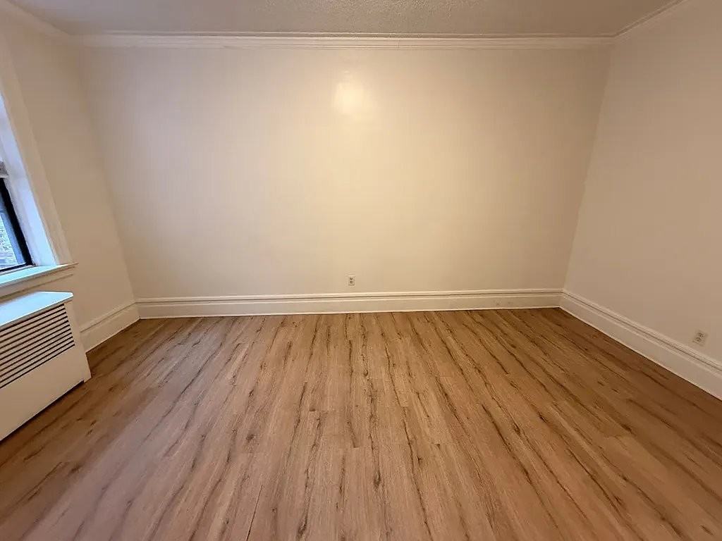 226 66th St #8 - Photo 3 of 9
