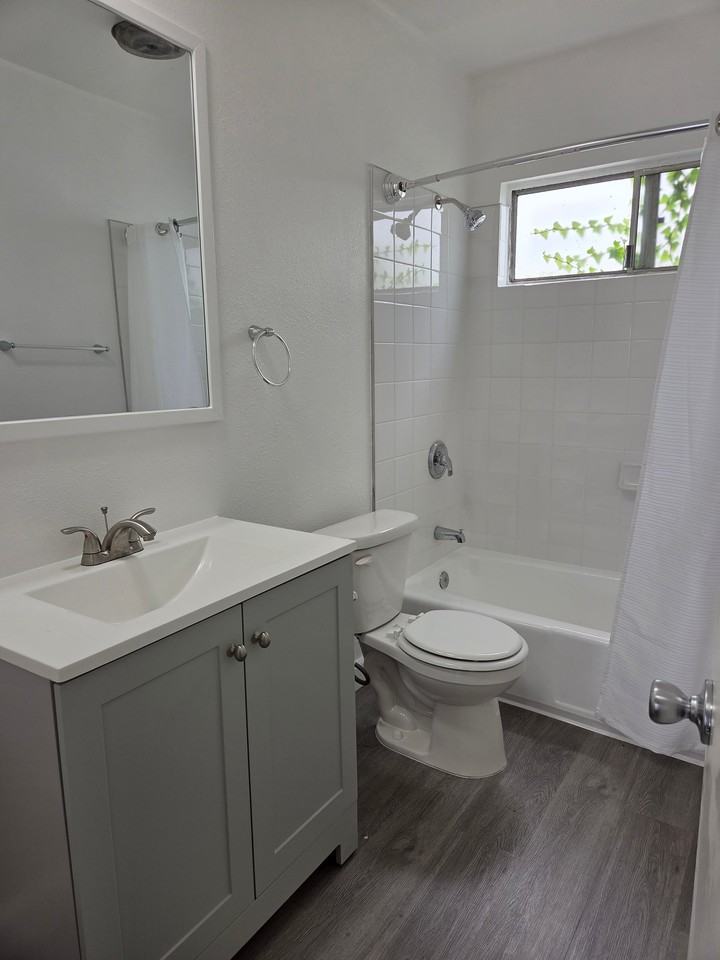 4715 S Slauson Ave #2 - Photo 3 of 8
