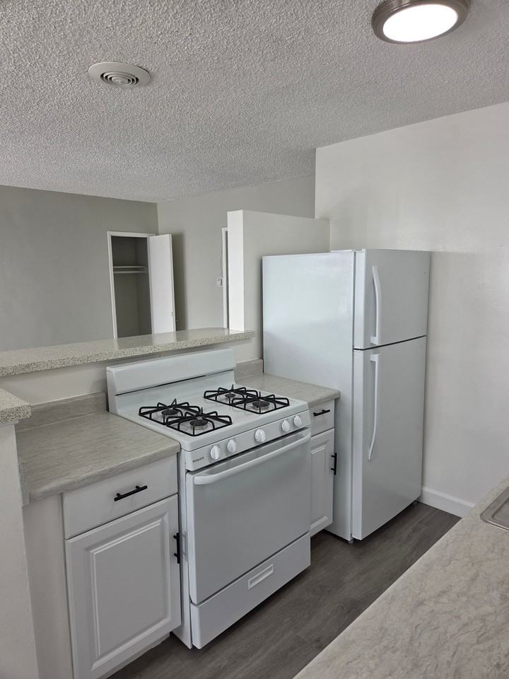 4715 S Slauson Ave #2 - Photo 7 of 8