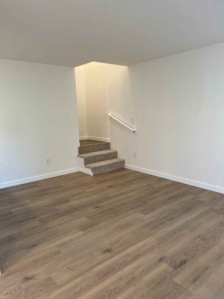 300 Dennis St Se #F - Photo 3 of 19